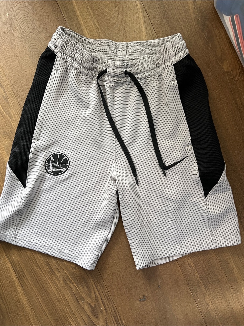NEW Golden State Warriors Nike Men’s Light Gray and Black Basketball Shorts